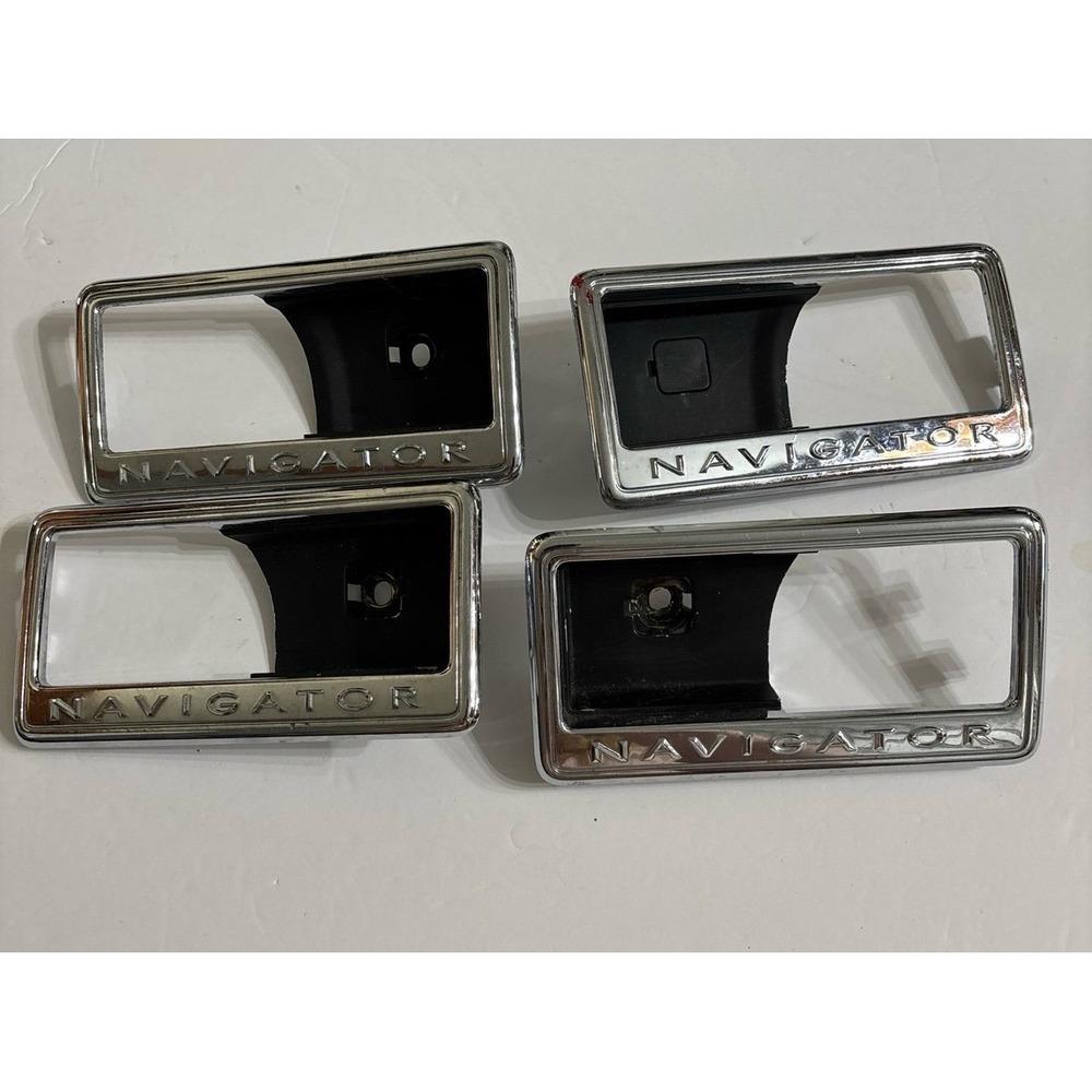 2011 Lincoln Navigator Door Trim (4)